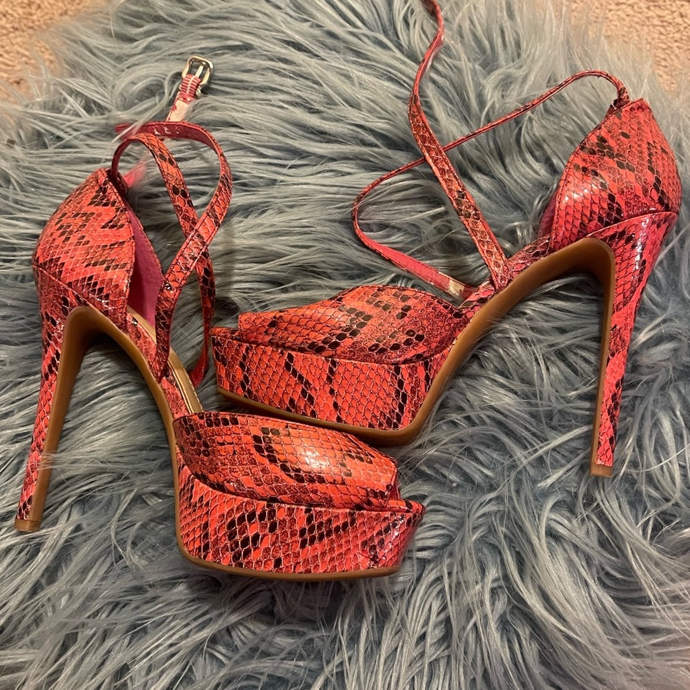 Gianni Bini pink reptile skin heels